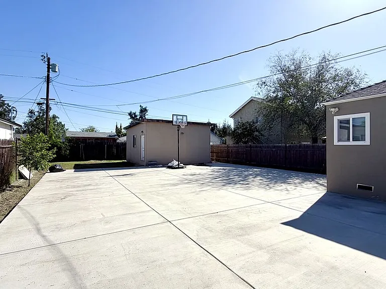 11836 Rialto St — Photo 33