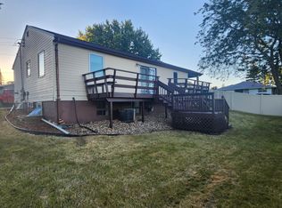 907 6th St SW, Pipestone, MN 56164