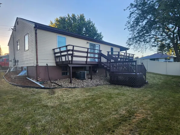907 6th St SW, Pipestone, MN 56164