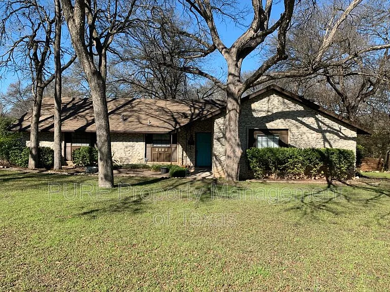 3000 Lakeside Dr — Photo 1