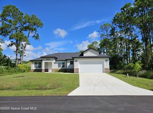 561 Harrisburg St SW, Palm Bay, FL 32908