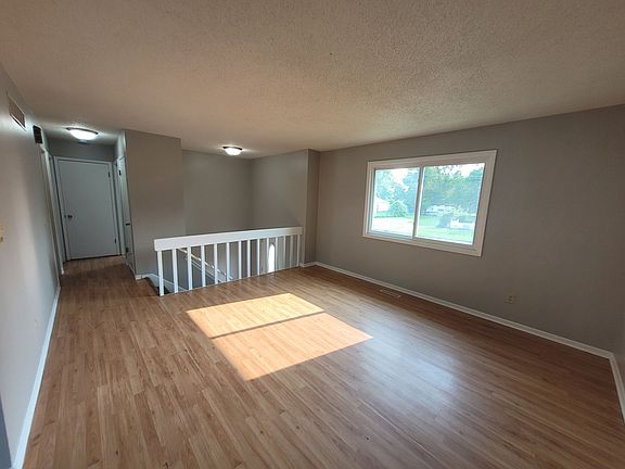 5th image of 622 SE 10th St
