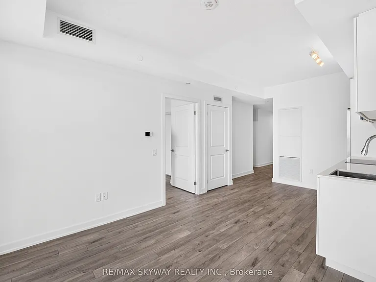 15 Skyridge Dr #521 — Photo 36