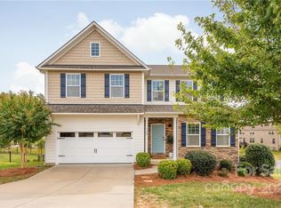 1207 Clover Ln, Matthews, NC 28104