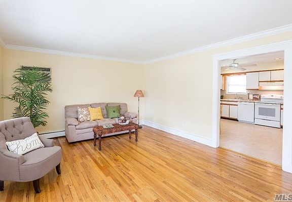 3rd image of 28 Georgia St