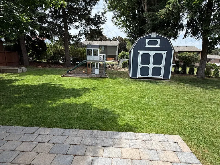 3504 Royal Crest Dr E — Photo 16