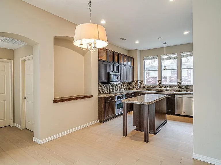9142 Crenshaw Ln — Photo 9