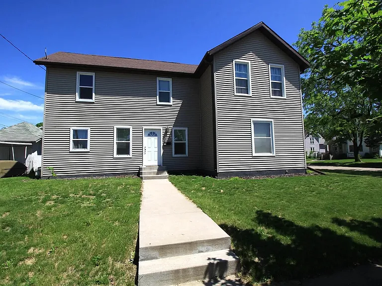 212 S Madison St — Photo 11