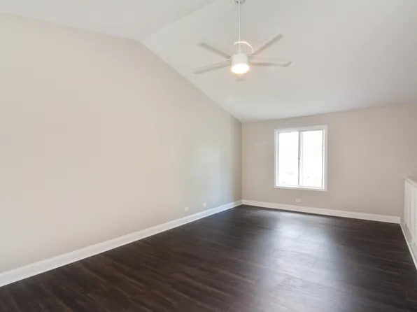 2443 Red Bud Ct, Aurora, IL 60502