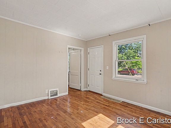 4th image of 2309 Philo Ave