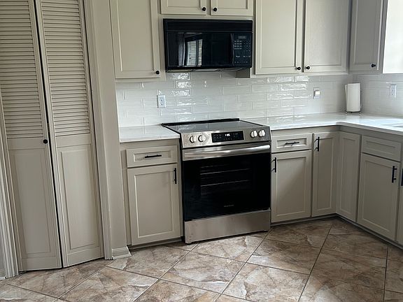 4th image of 313 Debra Ln