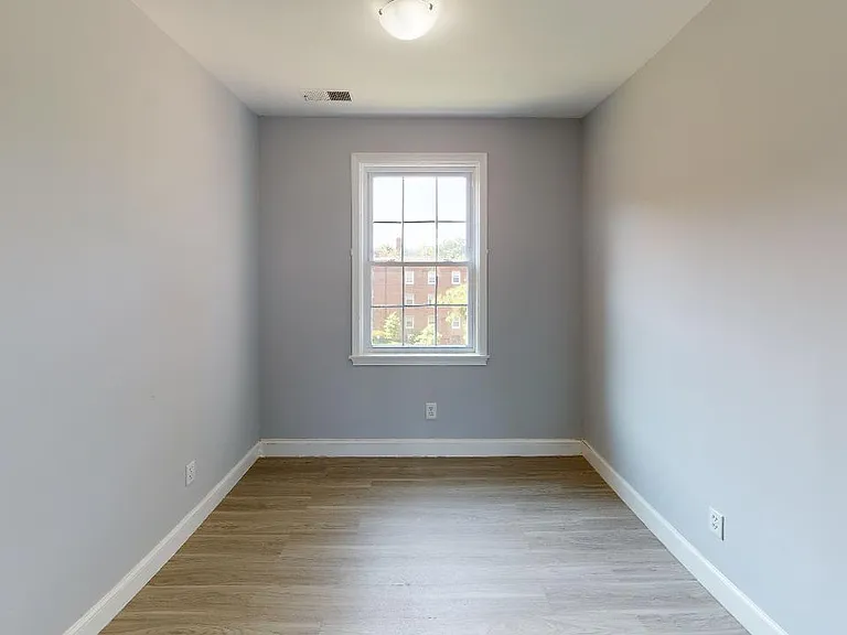 3811 V St SE #201 — Photo 6