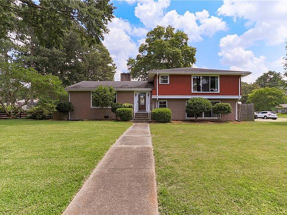 3rd image of 3201 Camellia Dr