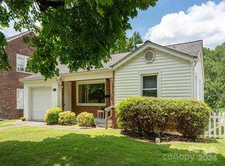 1925 Arlington Pl, Hendersonville, NC 28791