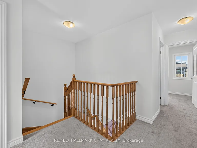 11 Pumpkin Corner Cres — Photo 16