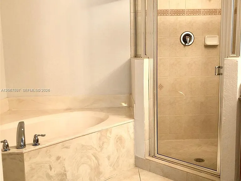 1811 NE 5th St #1501 — Photo 18