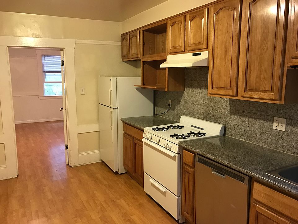 Large eat-in kitchen