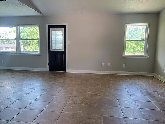 Large Open Floor Plan with Vaulted Ceilings