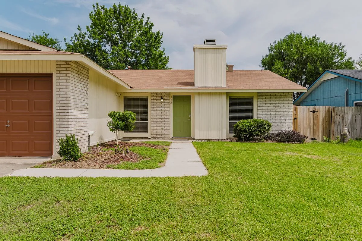 4 bed, 2.0 bath, 1392 sqft, $1,695 — Photo 1