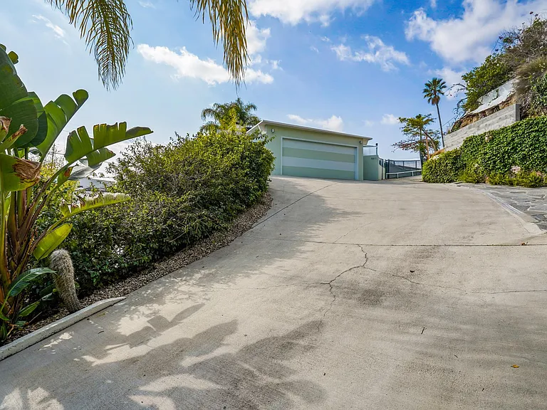 8411 Hollywood Blvd — Photo 36