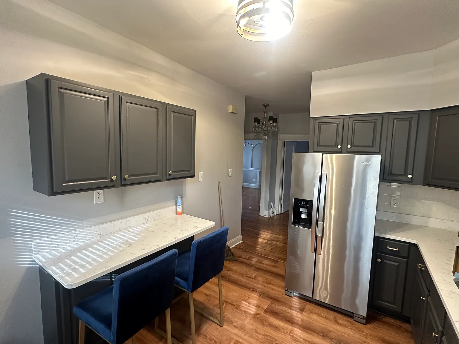 1020 Commodore Dr — Photo 3