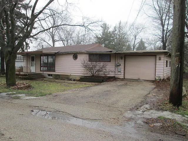 W1048 Geranium Rd photo 1