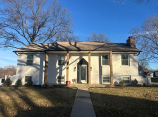 902 S Whippoorwill Dr, Marshall, MO 65340