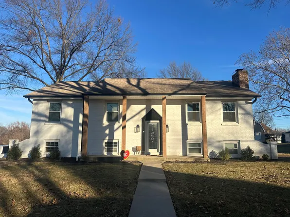 902 S Whippoorwill Dr, Marshall, MO 65340