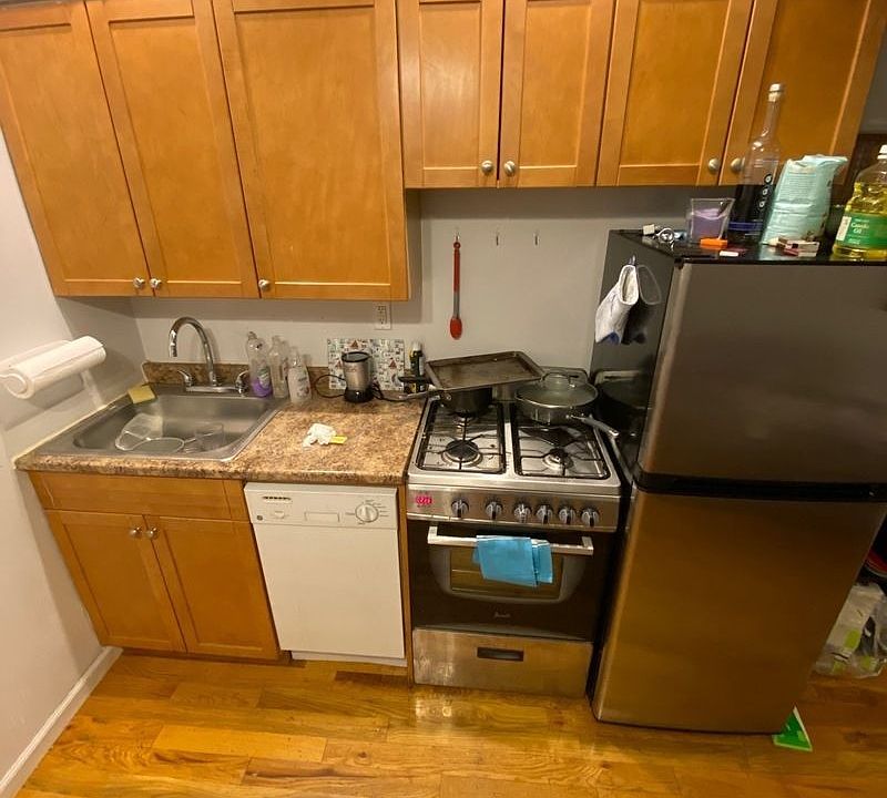 1st image of 244 E 33rd St APT 1B