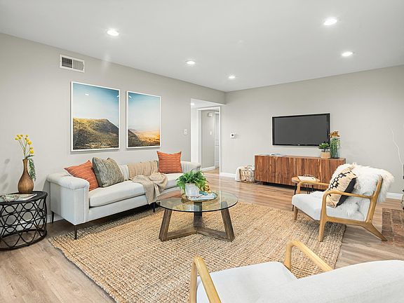 4th image of 8101 Loyola Blvd