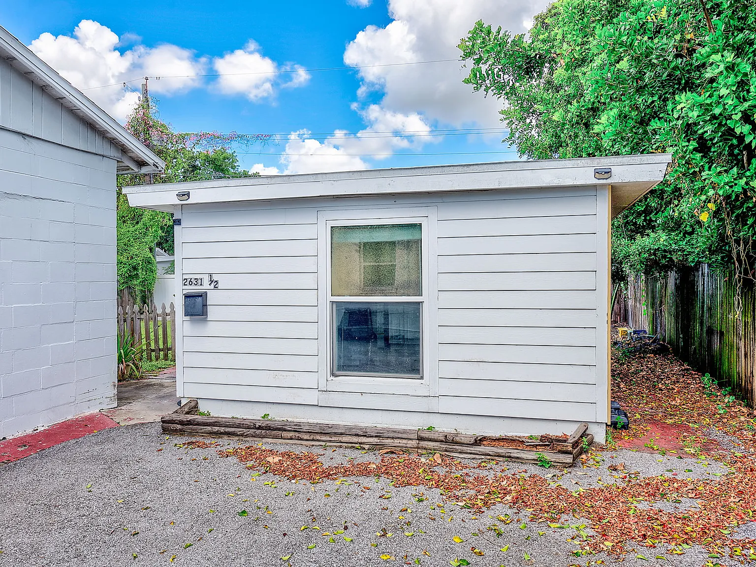 Studio, 320 sqft, $900 — Photo 1