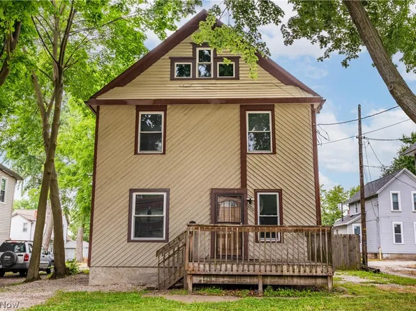 466 Allyn St, Akron, OH 44304