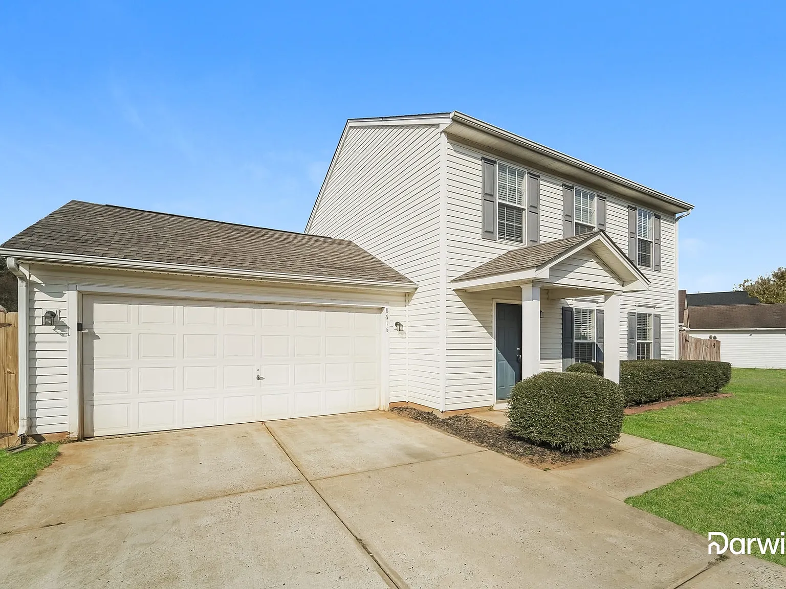 3 bed, 2.5 bath, 1600 sqft, $2,135 — Photo 2