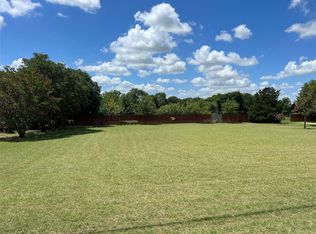 104 Suburban Dr, Ovilla, TX 75154