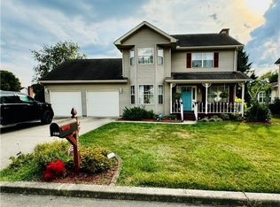 1000 Moss Creek Dr, Hurricane, WV 25526