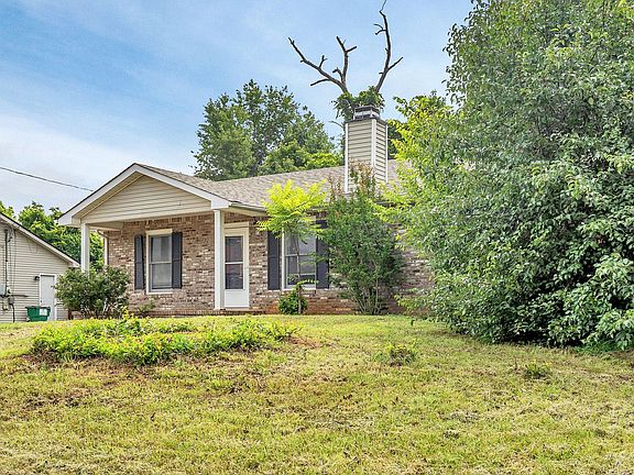 3rd image of 2809 Teakwood Dr