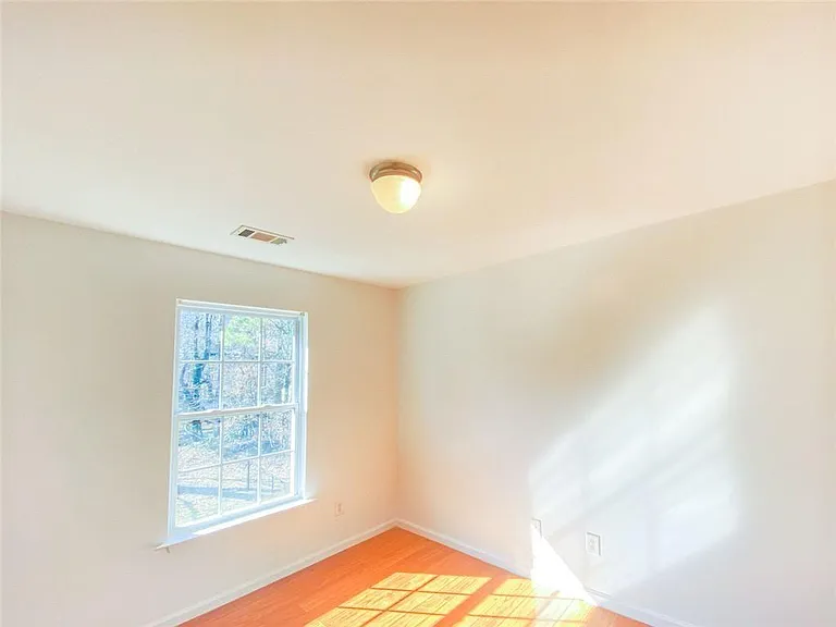 1068 S Gordon Rd — Photo 14