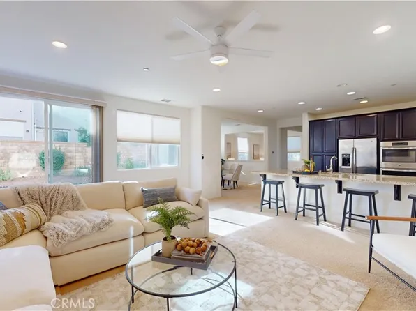 28620 Vista Del Rio Dr, Valencia, CA 91354