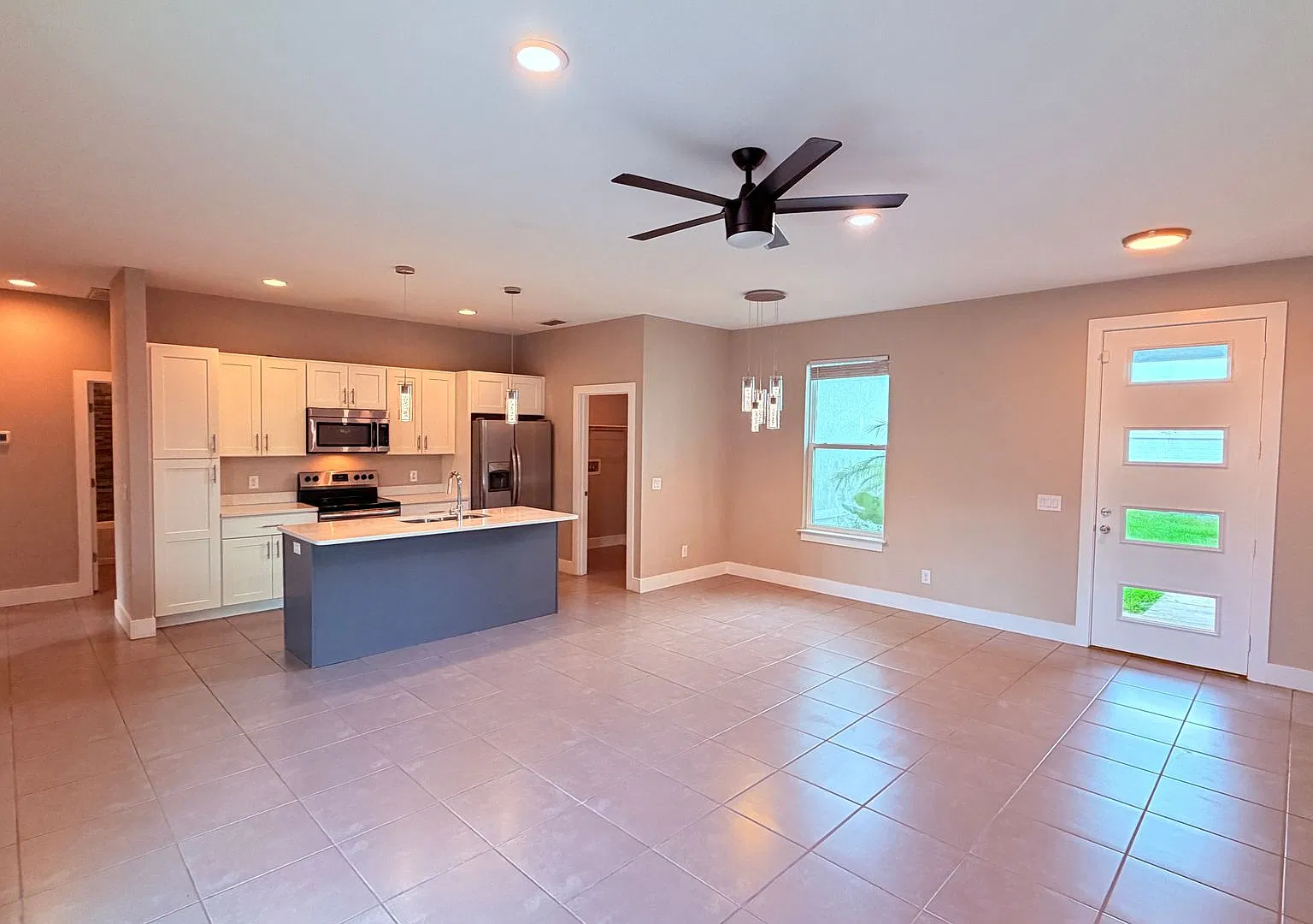 Awesome 4bd/2ba In Beautiful Poinciana — Photo 4