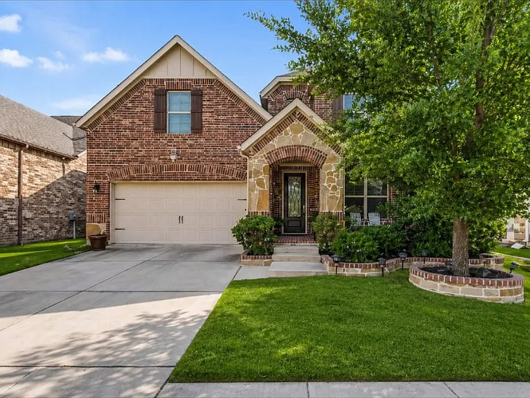 8609 McCutchins Dr — Photo 1