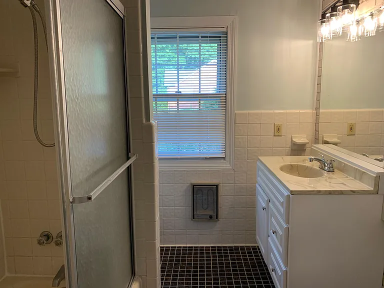 2037 Clairmont Rd — Photo 11