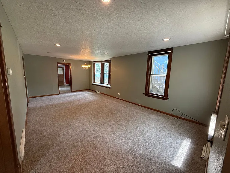 721 E Kemp Ave — Photo 2