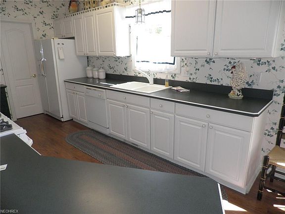4th image of 8480 Waterside Dr
