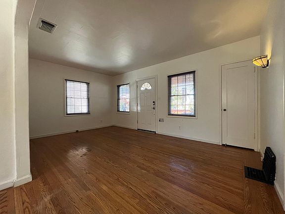 Spacious living area_