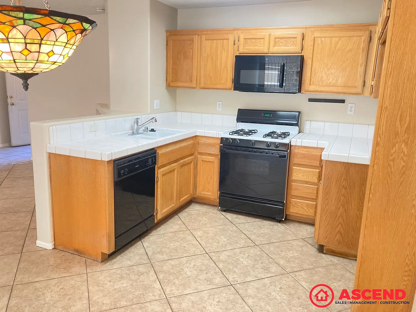 Comfortable 2BD/2BA Home in Bakersfield's Desirable 93312 Fully Equipped! — Photo 4