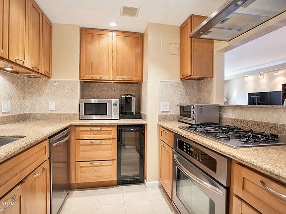 3rd image of 345 E 86th St APT 9E