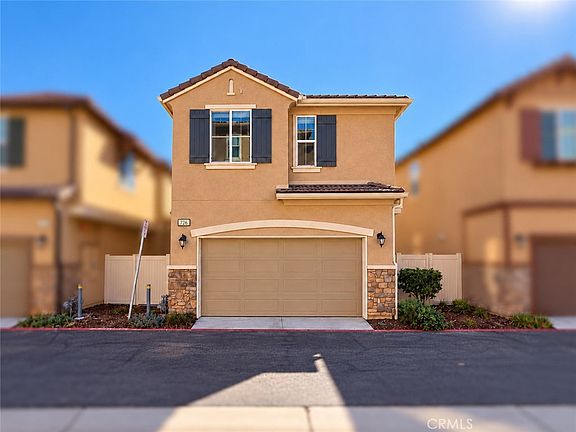 3rd image of 726 Banyan Way
