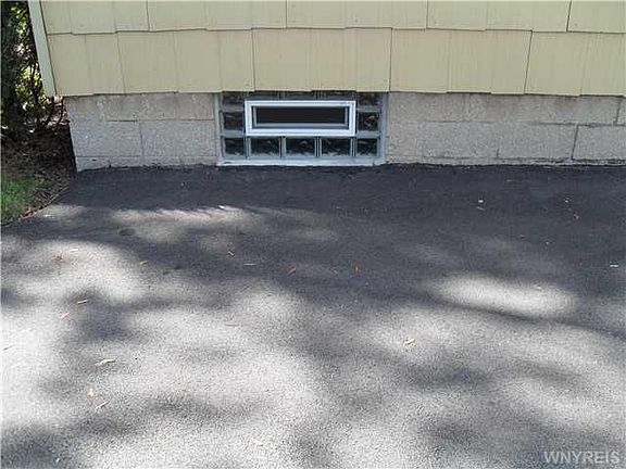 4th image of 145 Mayville Ave