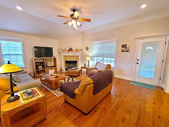4th image of 4327 Kenilworth Cir