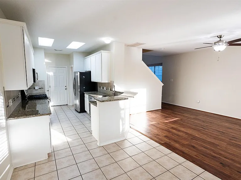 11 Summerhaze Cir — Photo 10